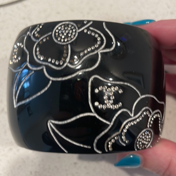 Authentic Chanel cuff - Picture 4 of 12